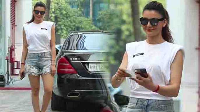 Urvashi Rautela and Dhwani Spotted at Tseries Office Andheri | FilmiBeat