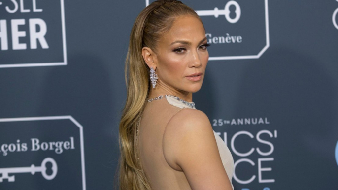 Billboard Women In Music : Jennifer Lopez rend hommage à sa famille en acceptant l'Icon Award