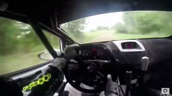 Vivez une course de rallye depuis l'intérieur de la voiture... Impressionnant