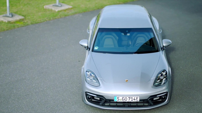 The new Porsche Panamera 4 E-Hybrid Sport Turismo Design in GT-Silver Metallic