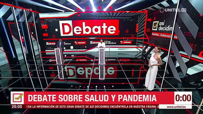 Cruce de acusaciones entre Cronenbold y Camacho en el debate de candidatos a la gobernación cruceña