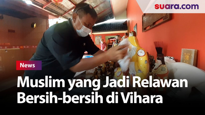 Yuneles Tupan, Muslim yang Jadi Relawan Bersih-bersih di Vihara Menjelang Imlek