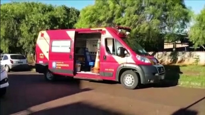 Motociclista sofre queda na Rua São Roque, no Periolo, e é socorrido pelo Siate