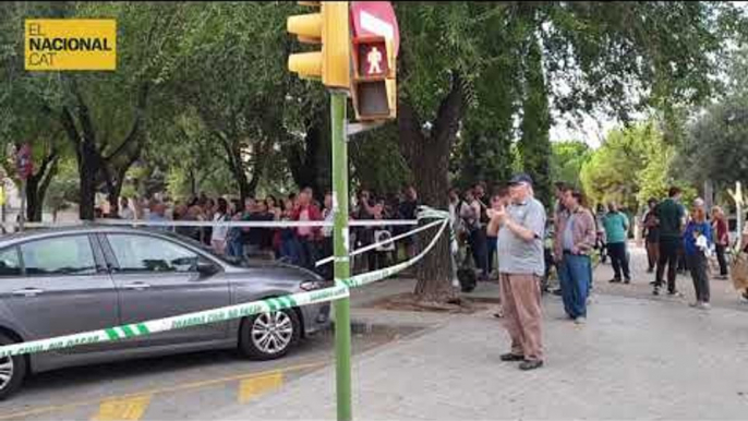 Crits de 'llibertat' davant el domicili d'un dels independentistes detinguts