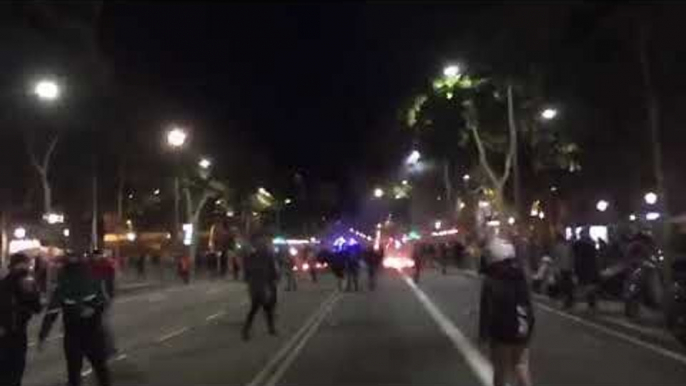 Centenars de manifestants creen aldarulls al passeig de Gràcia de Barcelona