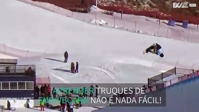 Salto impressionante de snowboard acaba em queda aparatosa!