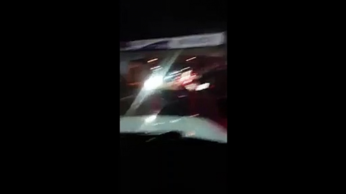 Elle appelle la police suite à un accident de voiture et se fait voler son téléphone