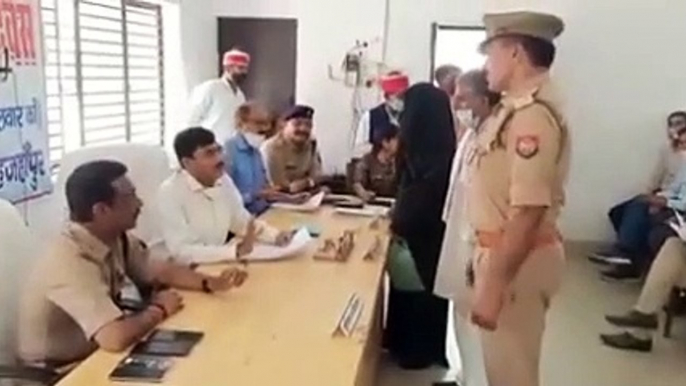 शाहजहांपुर : जिलाधिकारी व पुलिस अधीक्षक ने सुनी जनता की समस्याएं