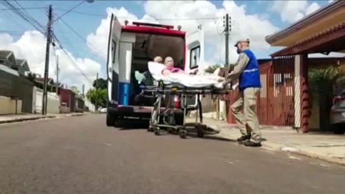 Corpo de Bombeiros atende vítima de queda no Bairro Guarujá