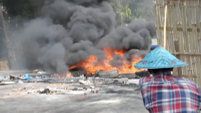 Thousands flee for Thailand as Myanmar military bombs border area