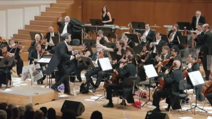 José Manuel Zapata, uno de los grandes tenores españoles, lleva con humor la música clásica al gran público