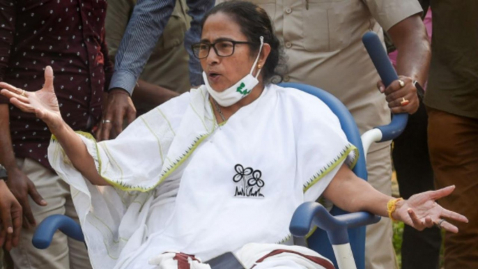 Mamata Banerjee: PM Modi violating election code of conduct