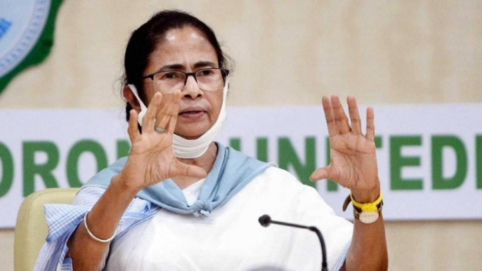 Mamata Banerjee accuses BJP of threatening the voters