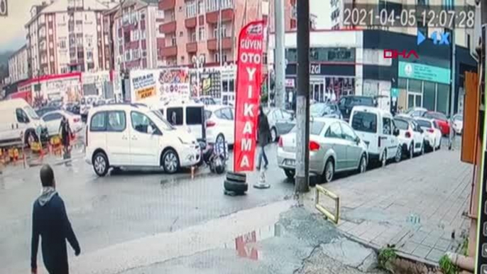 ZONGULDAK Otomobil ile motosikletin çarpışma anı güvenlik kamerasında