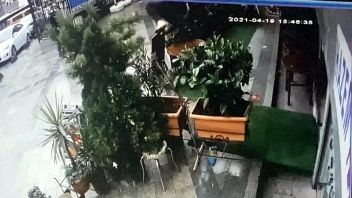 Son dakika haber: İstanbul'da gasp şüphelisi polis baskınından kaçarken damdan böyle düştü