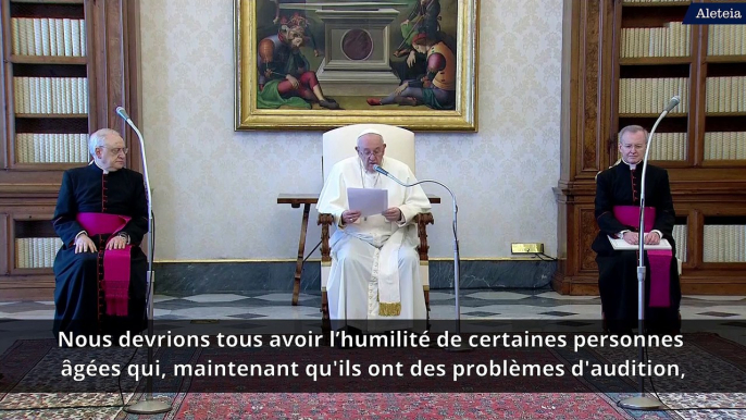 Le pape appelle à ne pas "mépriser la prière vocale"