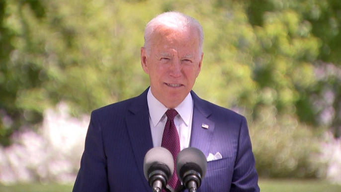 Covid-19: Joe Biden annonce que les Américains vaccinés peuvent enlever le masque à l'extérieur