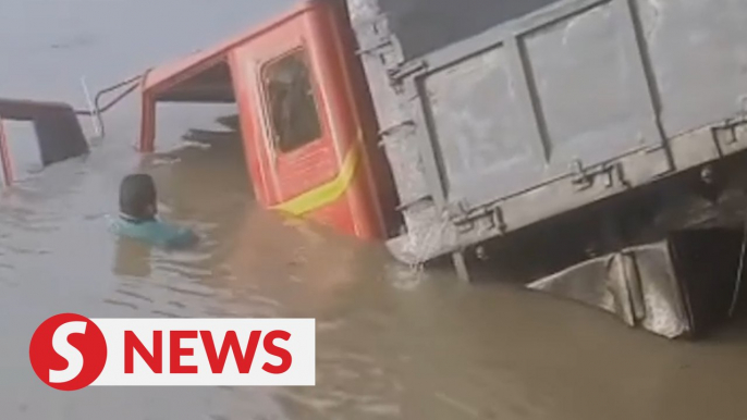 Lorry plunges into Penang river, driver feared drowned