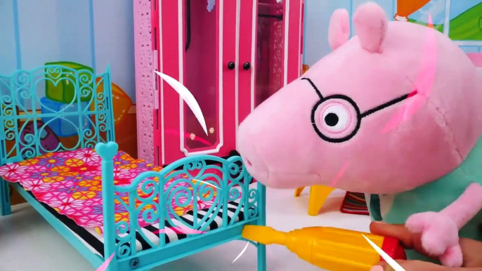 Peppa Pig Toys: Peppa Teaches George To Swim At The Swimming Pool