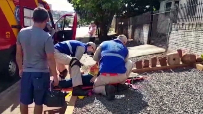 Após colisão entre duas motocicletas, mulher é atropelada no Bairro Periolo