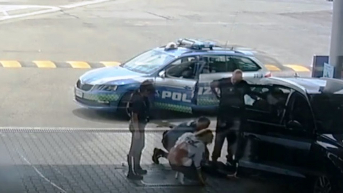 Modena, rischia di soffocare per un boccone: salvata dai poliziotti (04.06.22)