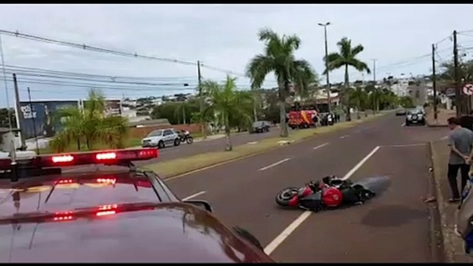 Com moto esportiva, motociclista sofre queda na Avenida Brasil e tem lesões graves