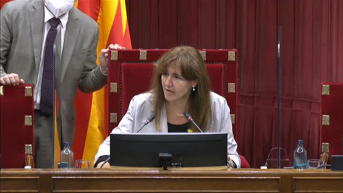 Garriga, diputado de VOX, llega tarde a su turno en el Parlament ¿Problemas con la mascarilla o estaba en el bar?