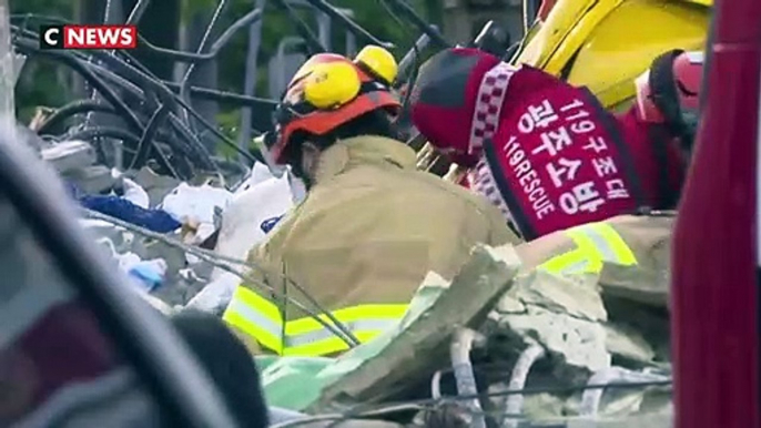 Découvrez les images impressionnantes d'un immeuble qui s'est effondré aujourd'hui en Corée du Sud faisant au moins 9 morts