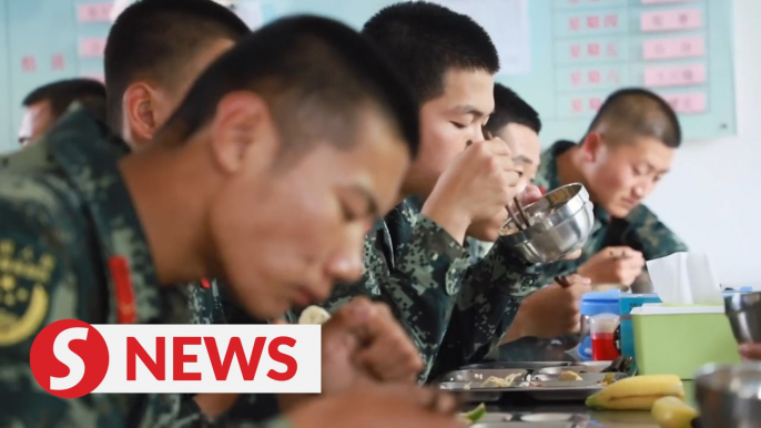 Xinjiang woman serves pilaf to ‘soldiers’ during dragon boat festival