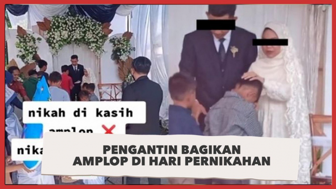 Bukan Terima Amplop, Pengantin Ini Malah Bagikan Amplop di Hari Pernikahan