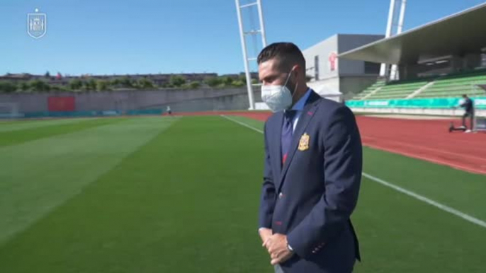 La Roja ya luce su nuevo traje oficial tras retrasar la foto por el positivo en COVID de Busquets