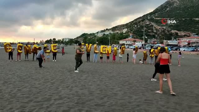 Son dakika haberleri | İtfaiye erinden yamaç paraşütü ile evlilik teklifi