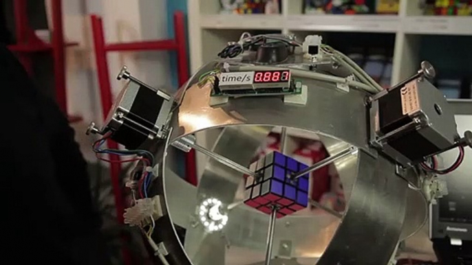 Fastest robot to solve a Rubiks Cube Guinness World Records