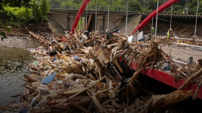 Inondations - Chaudfontaine : un pont déplacé par les déchets et la force de l'eau