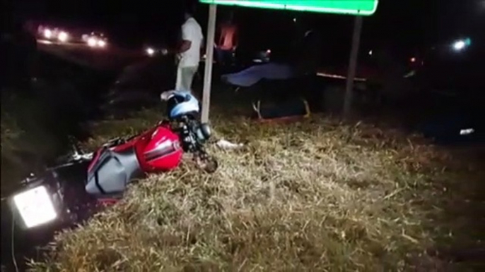 Motociclista ferido é socorrido pelo Siate na BR-467, em Cascavel