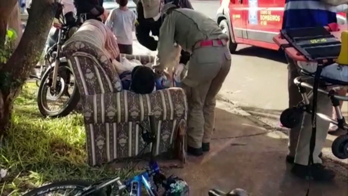 Ciclista é socorrido pelo Siate após sofrer queda na Rua Espinélio