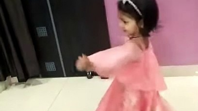 Cute and funny dance | 2 yr old kid enjoying Pinga |Pinga de pori | Bajirao Mastani - Kids Masti