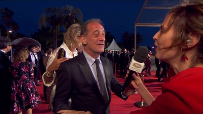 "Je ne sais pas parler des rôles !" Vincent Lindon sur les marches pour Titane - Cannes 2021