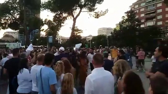 Echan a los reporteros de La Sexta que estaban cubriendo la concentración celebrada en Madrid contra la dictadura sanitaria