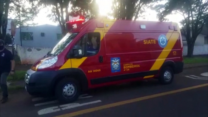 Homem sofre ferimentos no braço em colisão de moto contra carro no Bairro Maria Luíza