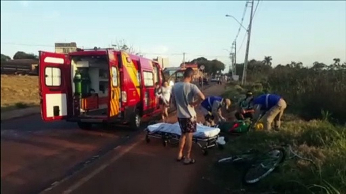 Idoso de 64 anos fratura a perna ao sofrer queda de bicicleta na Rua Áustria, no Cascavel Velho