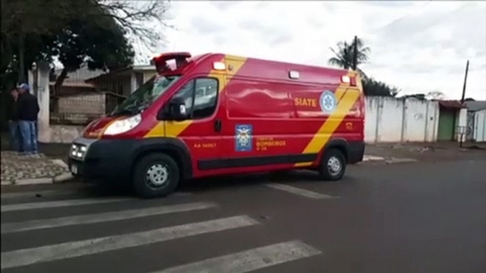 Menina de 12 anos é socorrida pelo Siate após colisão entre carro e bicicleta no Periolo