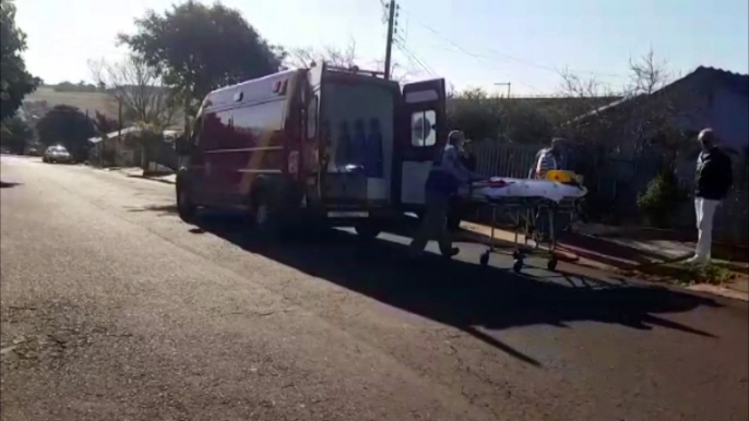 Mulher sofre queda e é socorrida pelo Siate com lesão no pé no Bairro Floresta