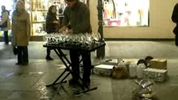 Musique avec des verres en crystal