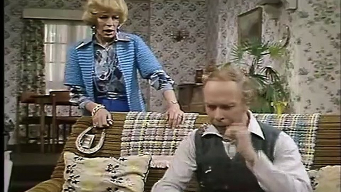 LOS ROPER,GEORGE Y MILDRED,CAPITULO 5X1,Quién lo encuentra se lo queda,EPISODIO COMPLETO EN ESPAÑOL ,SERIE TV,COMEDIA SITCOM,HUMOR,1978,Yootha Joyce,Brian Murphy,RETRO,NOSTALGIA,VINTAGE,TELEVISION DEL RECUERDO,RED MARABUNTA,Thames Television