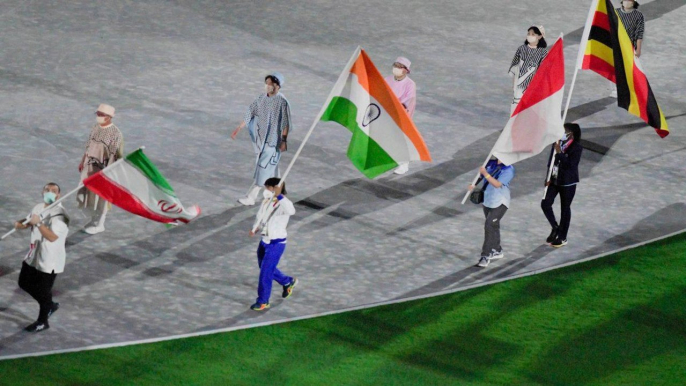 Bajrang Punia held Tiranga in closing ceremony of Olympics