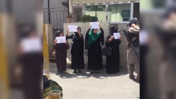 Afghan women protest against Taliban with courage