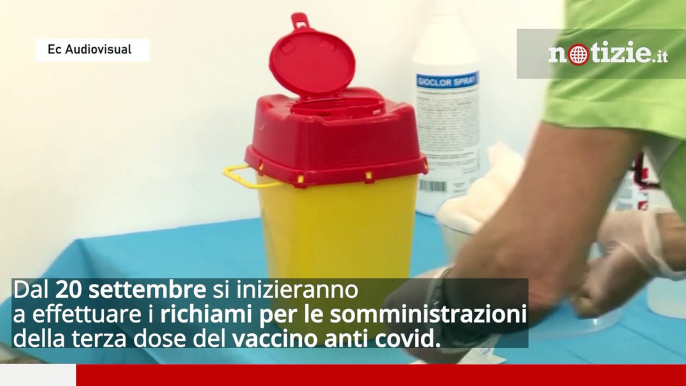 Vaccino, ok alla terza dose, ecco a chi spetta e quando si inizia: tutto quello che c’è da sapere