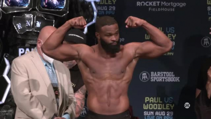 Jake Paul riles Tyron Woodley with weigh-in hat grab