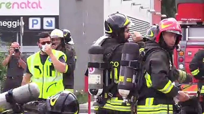 Incendio Milano, i pompieri salvano due gatti. La proprietaria: "Sono degli eroi"